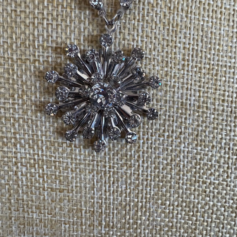 N78 Sparkling Silver Snowflake Pendant Necklace